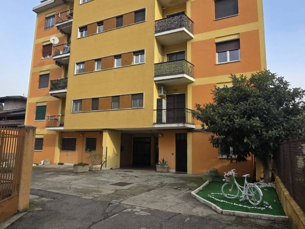 Appartamento a Garbagnate milanese in Via Giuseppe Garibaldi, 203 - Foto 3