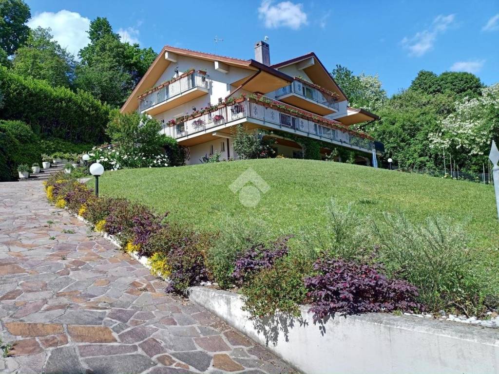 Villa a Ragogna in piazza Piazza IV Novembre, 5 - Foto 2