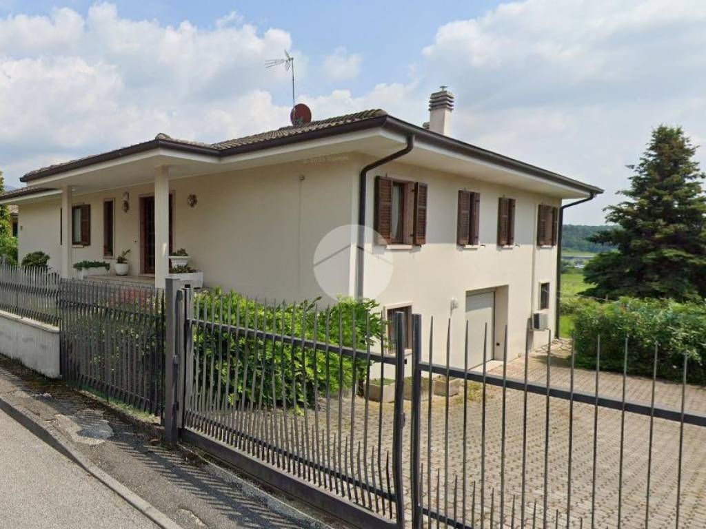Villa a Caprino veronese in Via Androna, 158 - Foto 2
