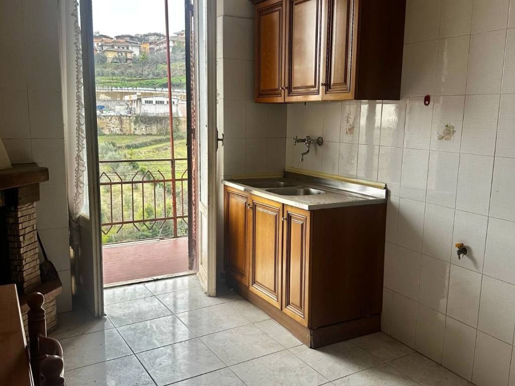 Appartamento a Caprarola in Via Camillo Benso di Cavour - Foto 4