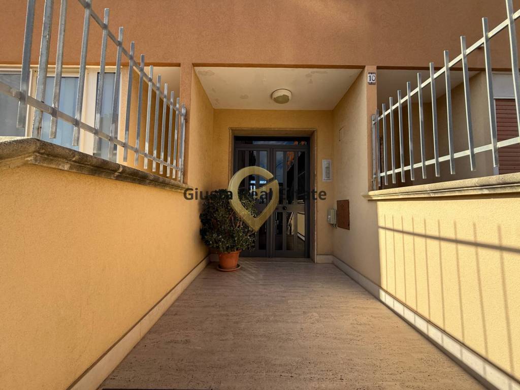 Appartamento a Brindisi in Via Angelo Lanzellotti, 10 - Foto 3