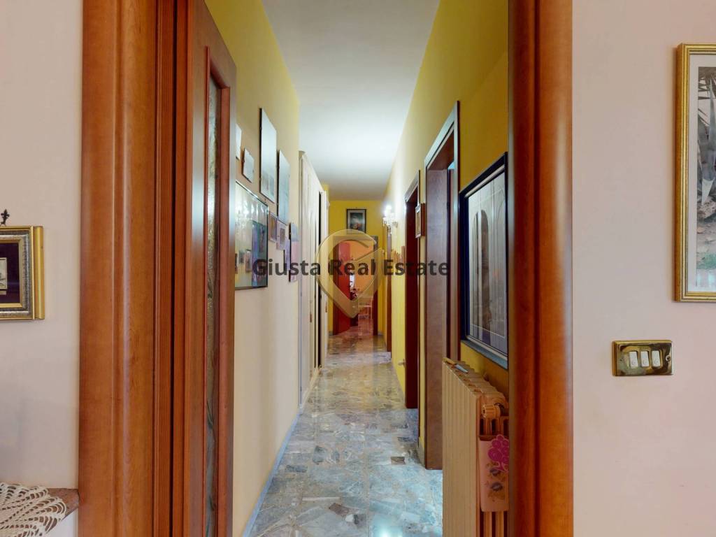 Appartamento a Mesagne in via Val d'Aosta, 8 - Foto 2
