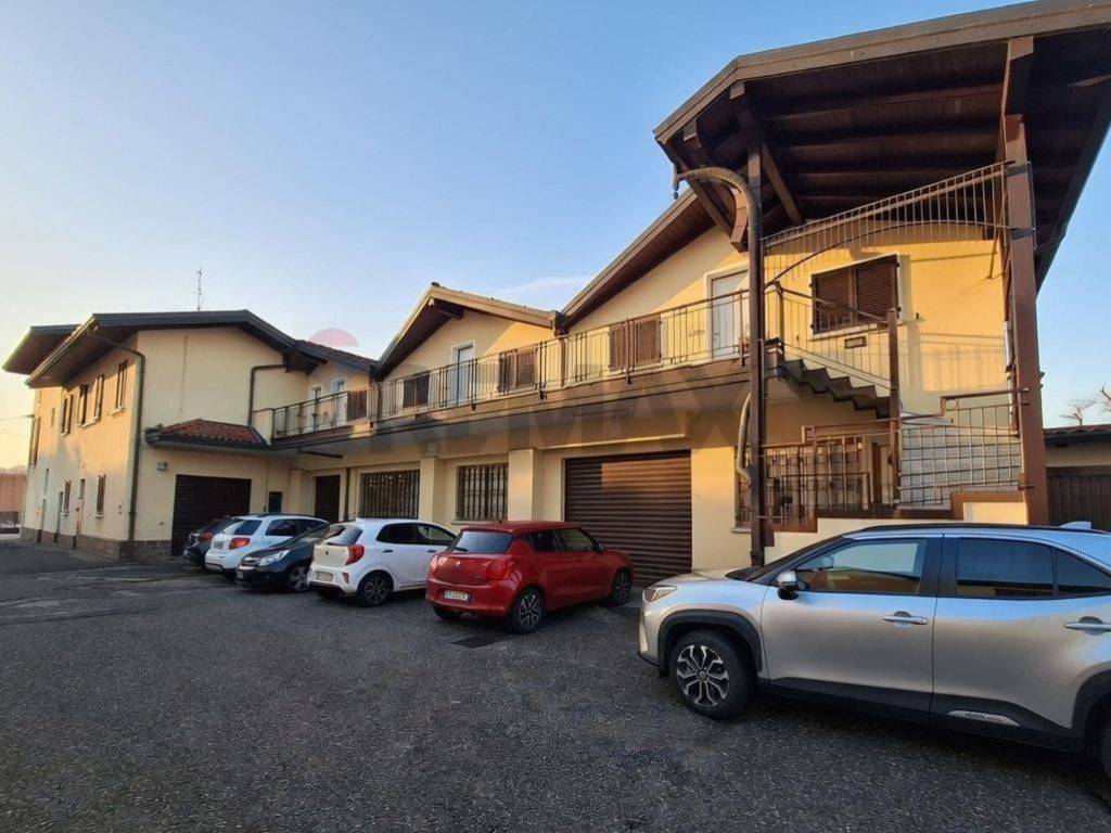 Appartamento a Castronno in VIA CAVOUR, 19 - Foto 3