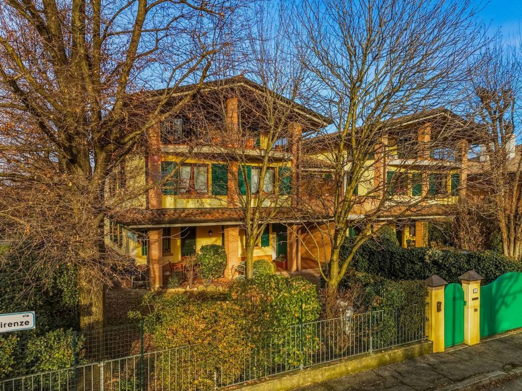 Villa a Reggio emilia in Via Firenze, 45 - Foto 2