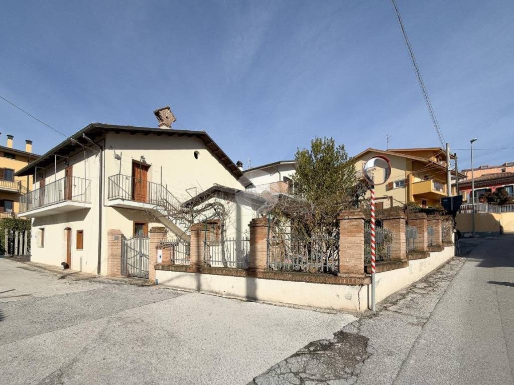 Appartamento a L'aquila in Via Salaria Antica Est - Foto 2