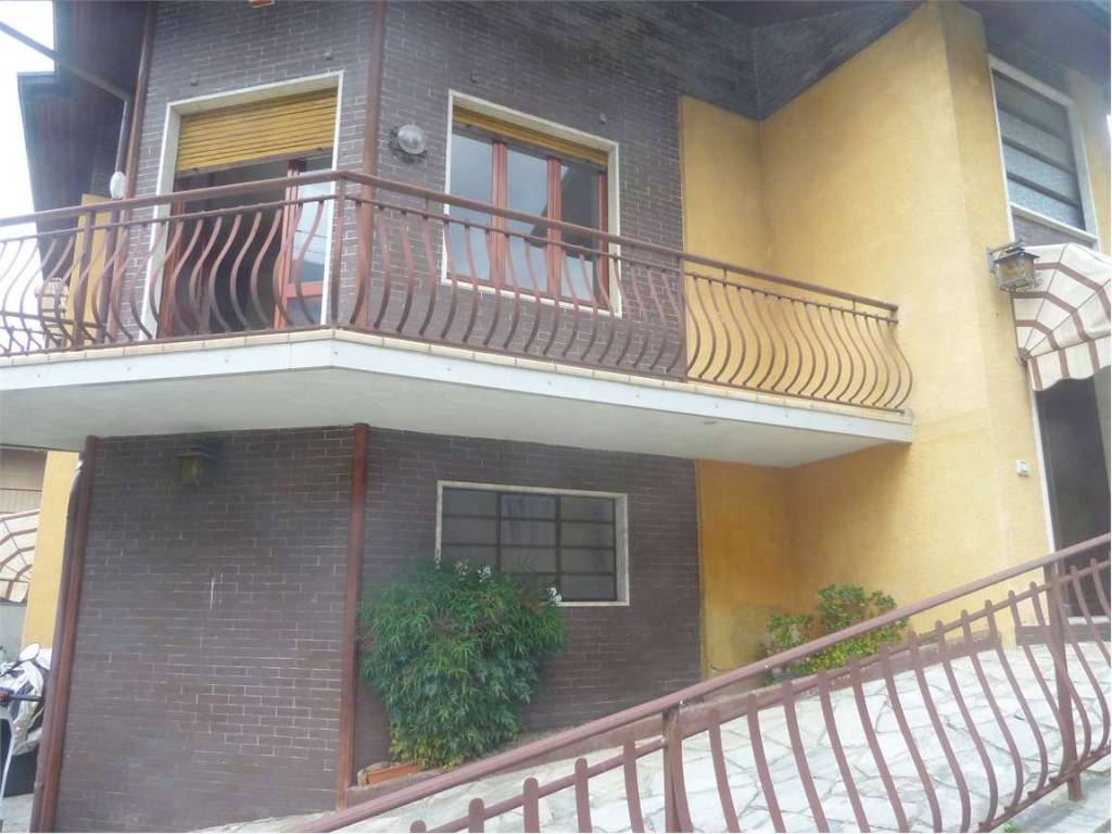 Villa a Gravellona toce in CORSO GUGLIELMO MARCONI - Foto 3