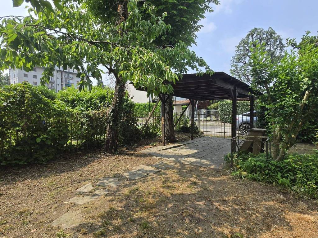 Villa a Garbagnate milanese in Via dei Platani - Foto 2