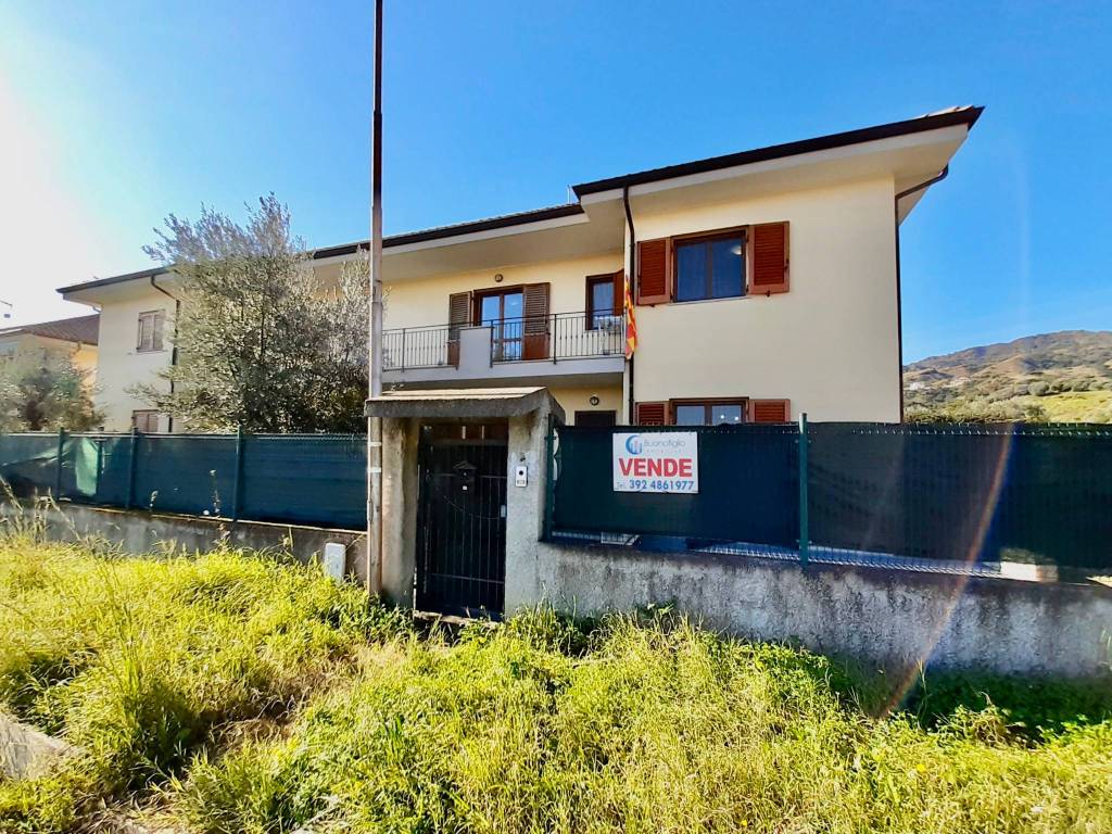 Villa a Montepaone in Via Giosuè Carducci - Foto 2