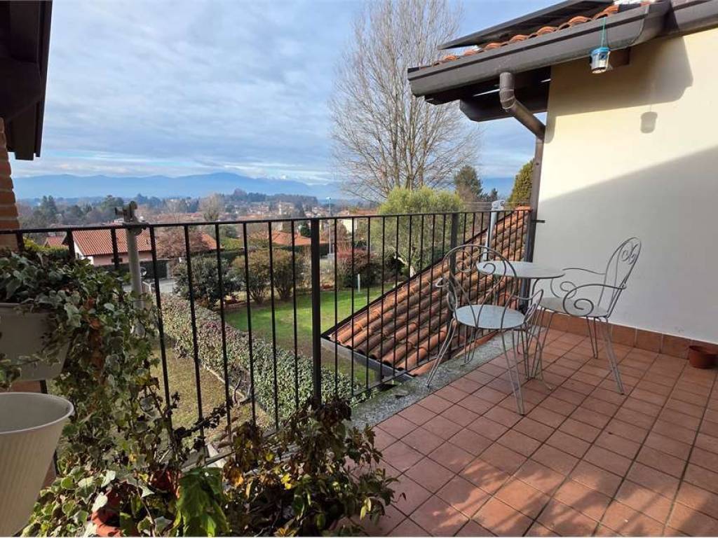 Appartamento a Travedona-monate in via Ai Monti - Foto 2