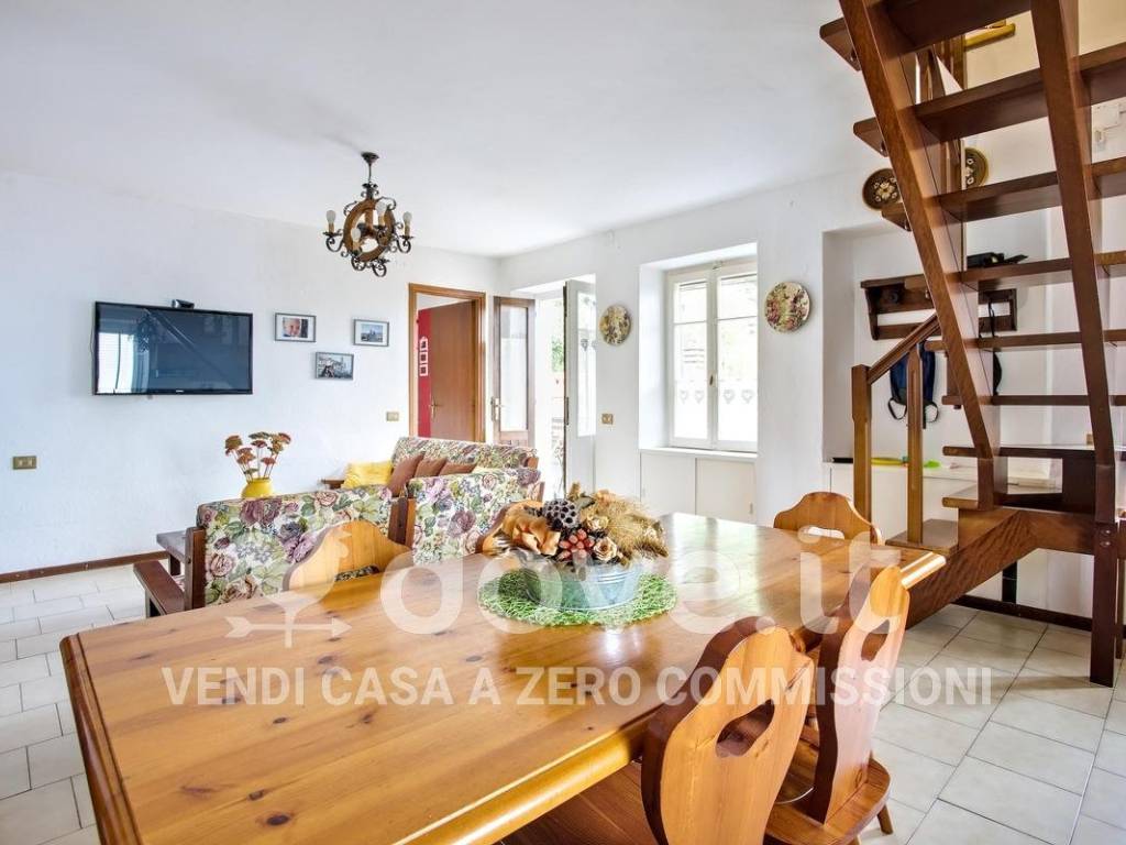 Appartamento a Casalzuigno in Via Vesco, 6 - Foto 2