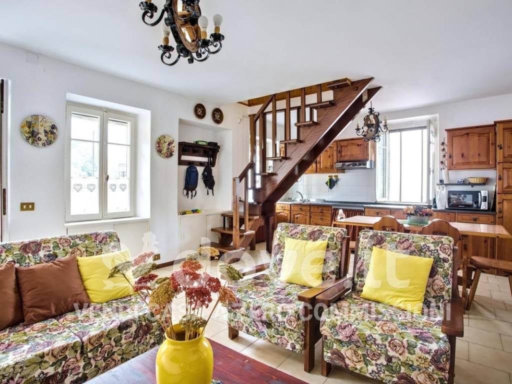 Appartamento a Casalzuigno in Via Vesco, 6 - Foto 4