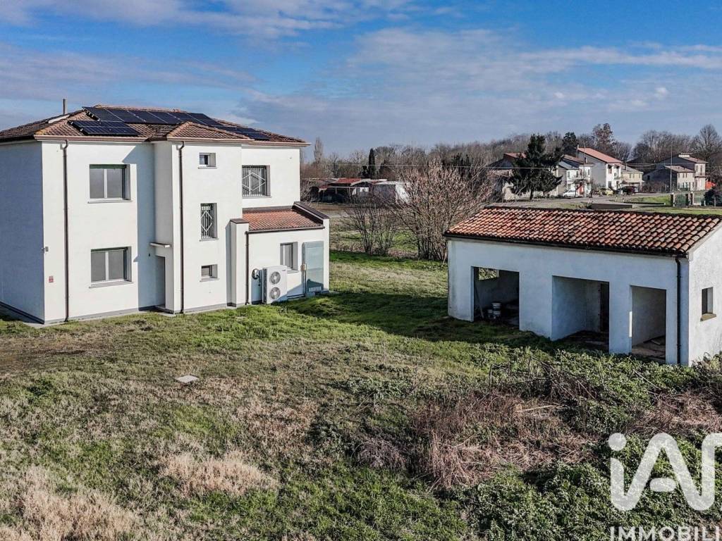 Villa a Bondeno in Via Virgiliana (Pilastri) - Foto 2