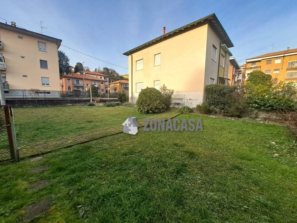 Villa a Besozzo in Via Alcide De Gasperi, 3 - Foto 3
