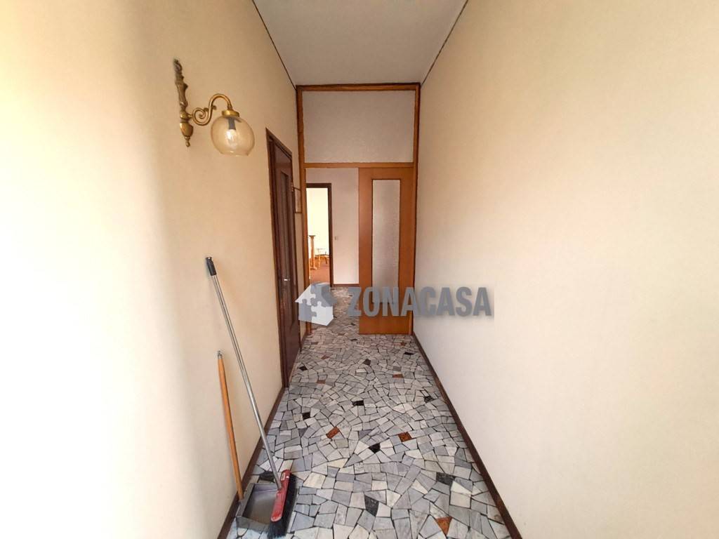 Villa a Besozzo in Via Alcide De Gasperi, 3 - Foto 5