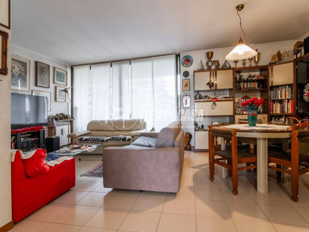 Appartamento a Saronno in Via Francesco Petrarca 5 - Foto 2