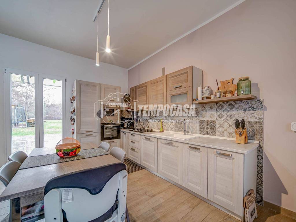 Villa a Cairate in Via Luigi Cadorna 5 - Foto 2