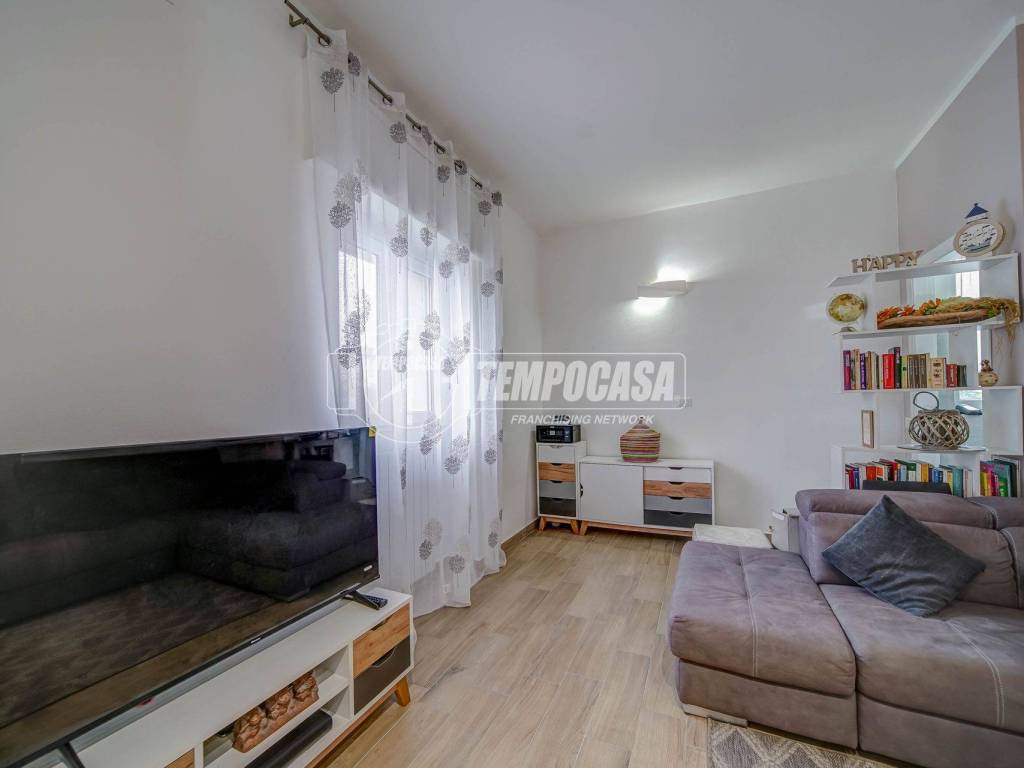 Villa a Cairate in Via Luigi Cadorna 5 - Foto 5