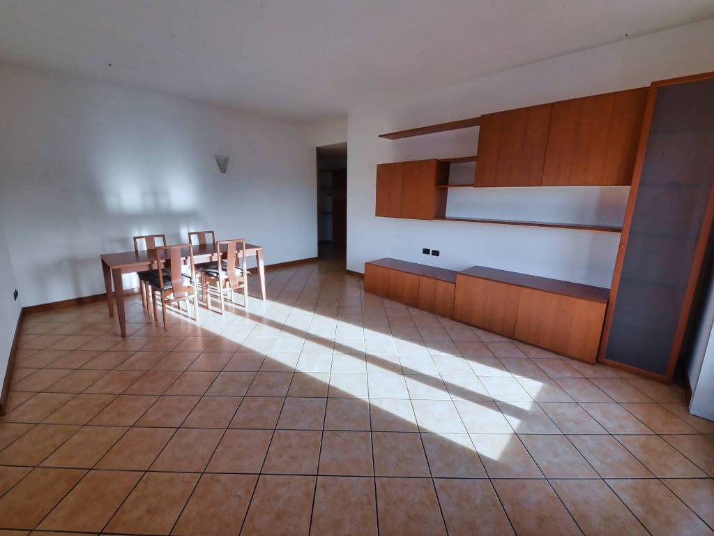Appartamento a Cantù in Via Cristoforo Colombo, 34 - Foto 4