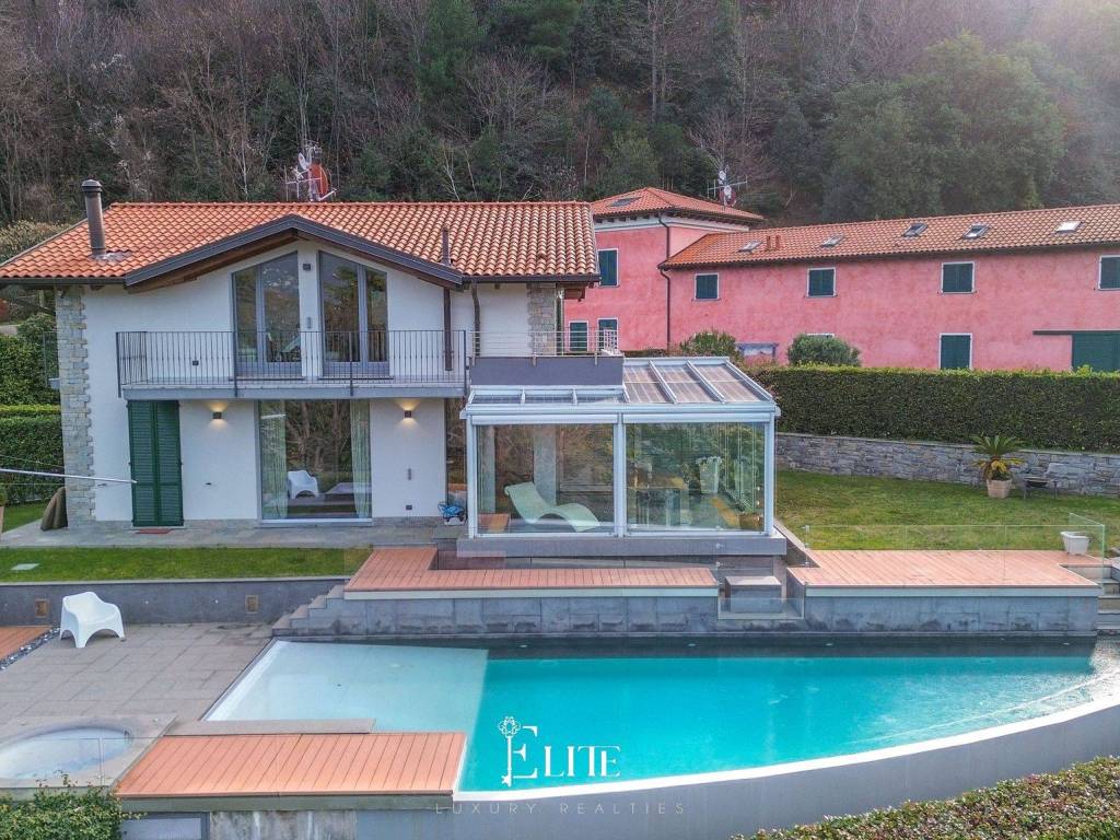 Villa a Brezzo di bedero in Via Porto Valtravaglia, 1 - Foto 3