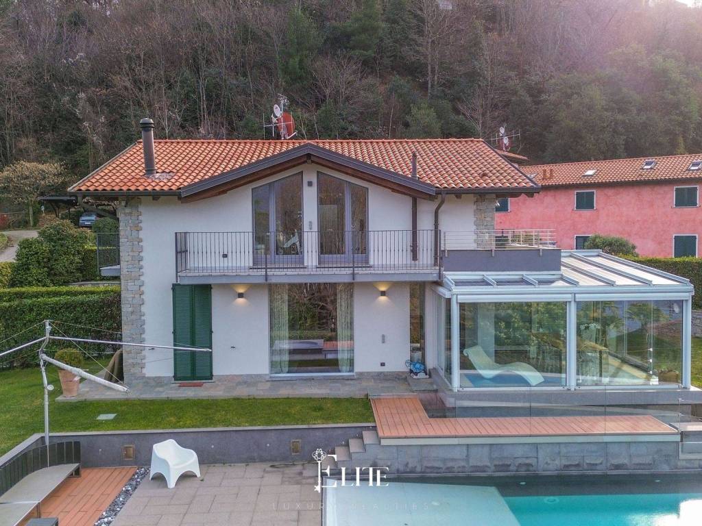 Villa a Brezzo di bedero in Via Porto Valtravaglia, 1 - Foto 4