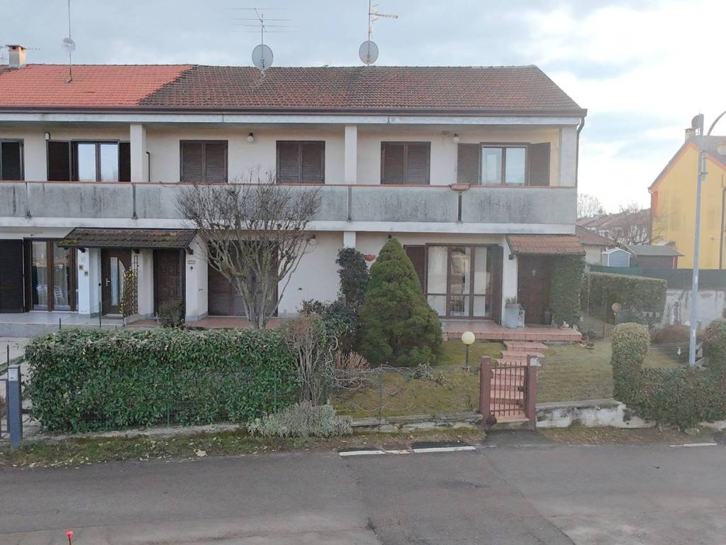 Villetta a schiera a Borgomanero in Via Barcellini - Foto 3