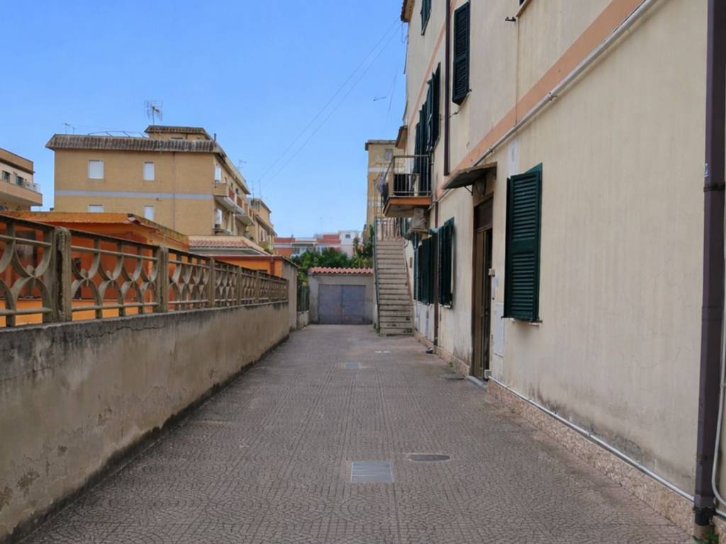 Appartamento a Fiumicino in Via del Portico Placidiano, 21 - Foto 2