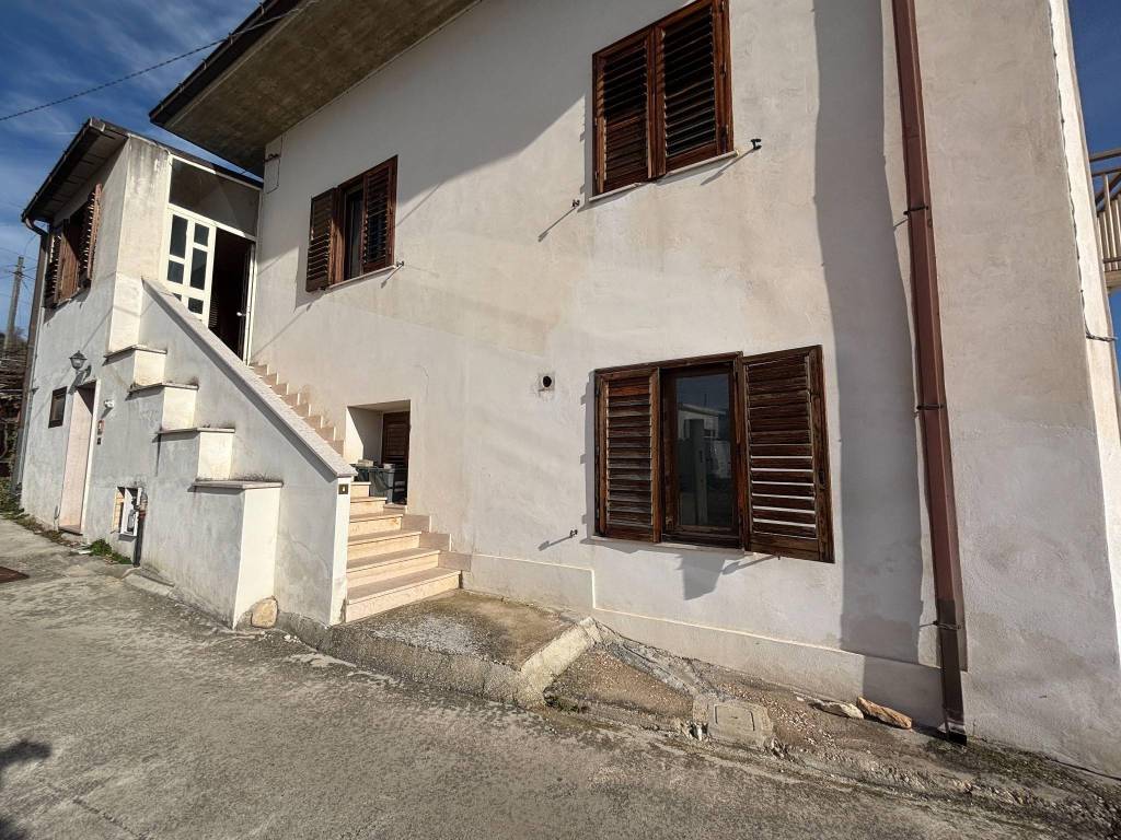 Casa indipendente a Rosciano in Via Madonna della Pace, 8 - Foto 2