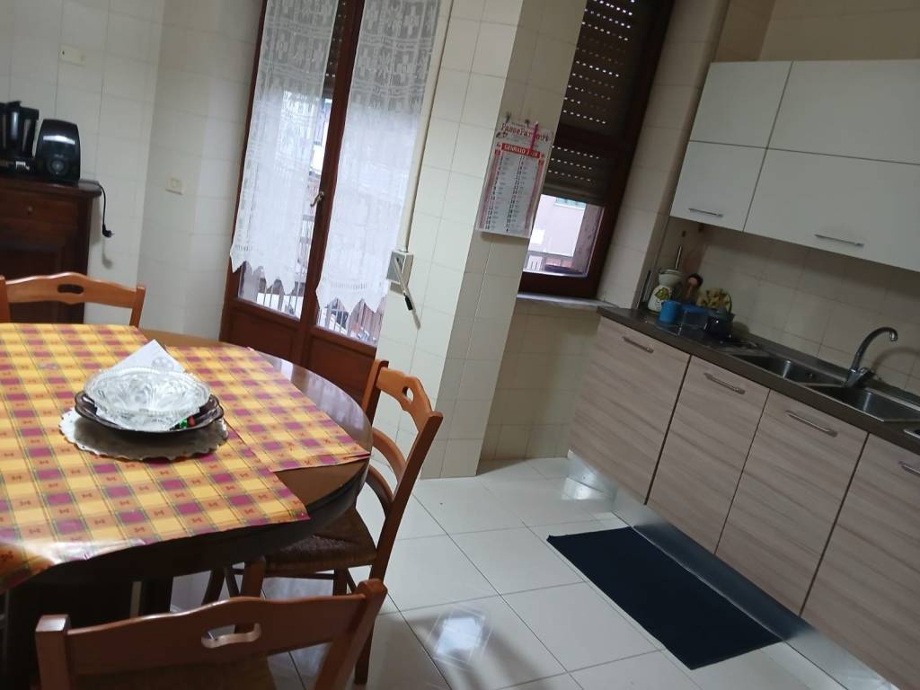 Appartamento a Salerno in Via Rocco Galdieri, 18 - Foto 3