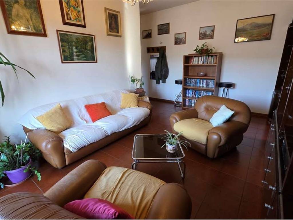 Appartamento a Castronno in via Milano - Foto 4