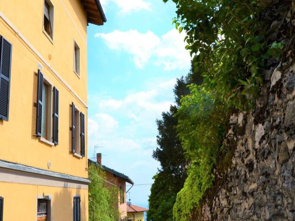Appartamento a Brunate in Via Teresa Albricci, 6 - Foto 2