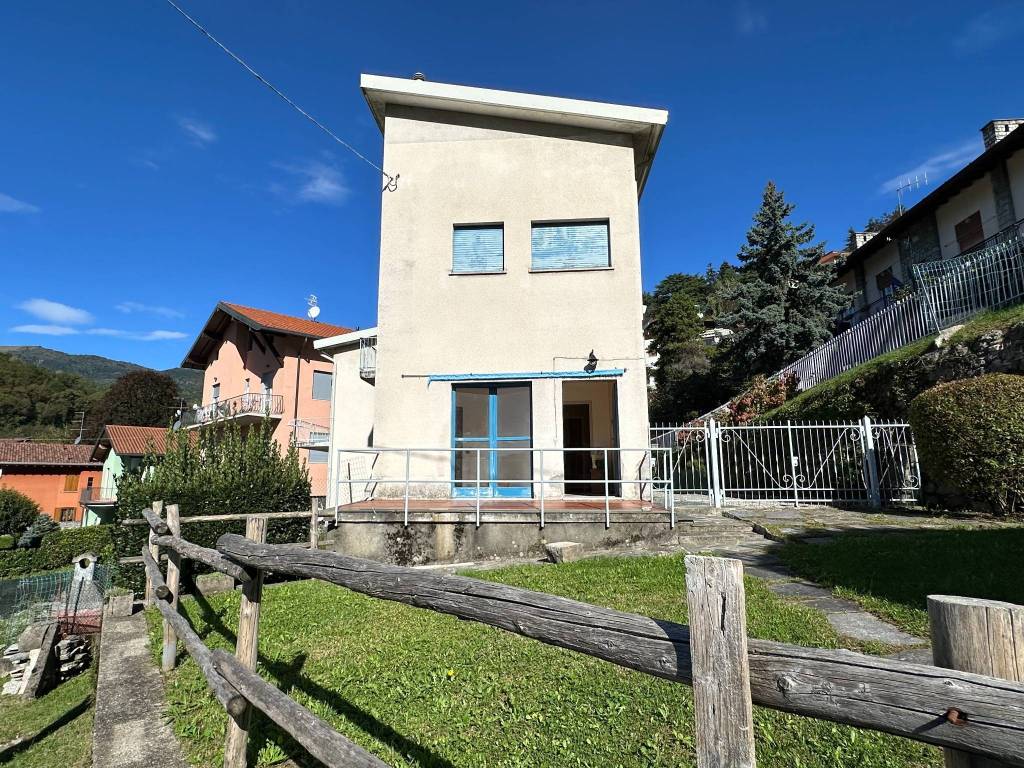 Appartamento a Asso in Via Vittorio Veneto, 10 - Foto 4
