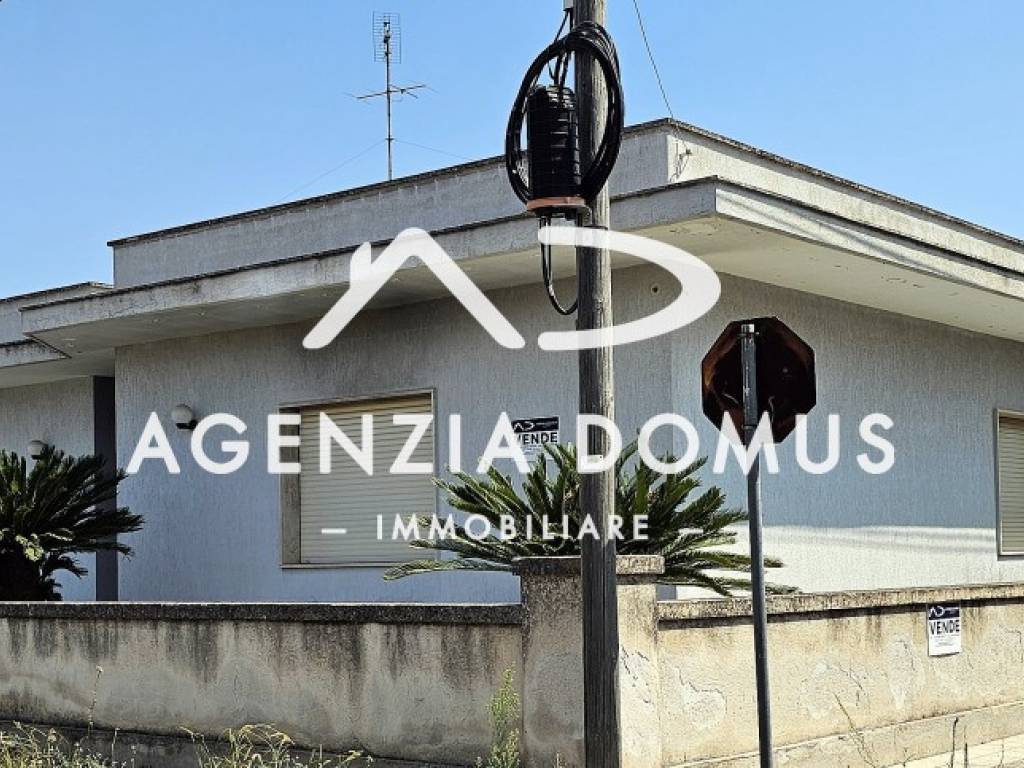 Villa a Racale in via Liguria 31 - Foto 2