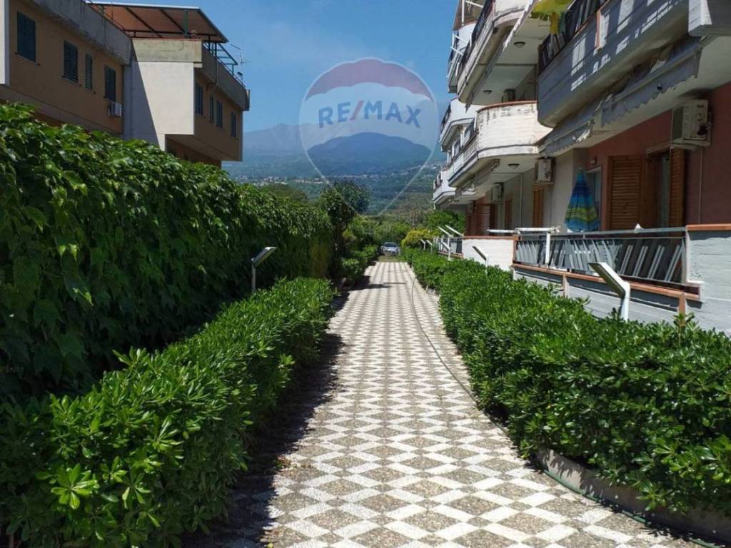 Palazzo / stabile a Mascali in Via Spiaggia, 339 - Foto 2