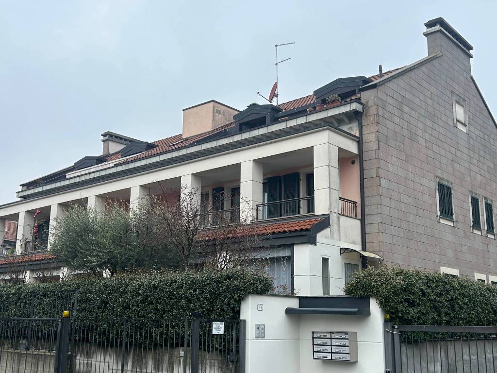 Appartamento a Arcisate in Via Maestri Scalpellini - Foto 2