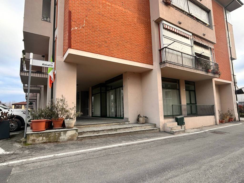 Immobile a Castagnole delle lanze in Piazza Paolo Lucchini, 19 - Foto 2