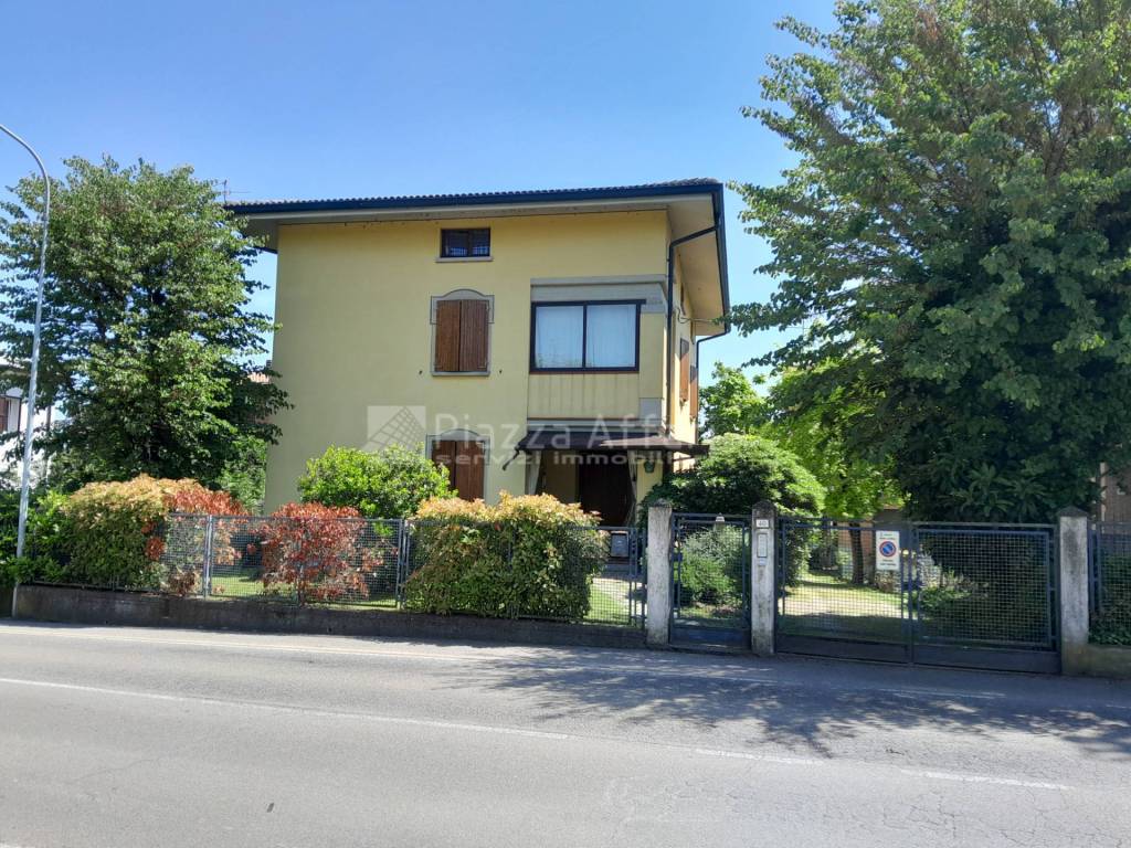 Casa indipendente a Reggio emilia in Via Alessandro Tassoni, 40 - Foto 3