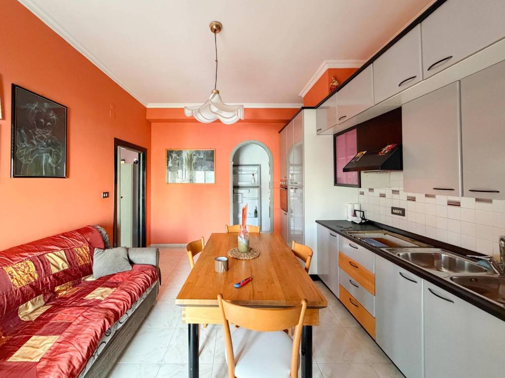 Appartamento a Putignano in Via Edmondo De Amicis, 19 - Foto 4