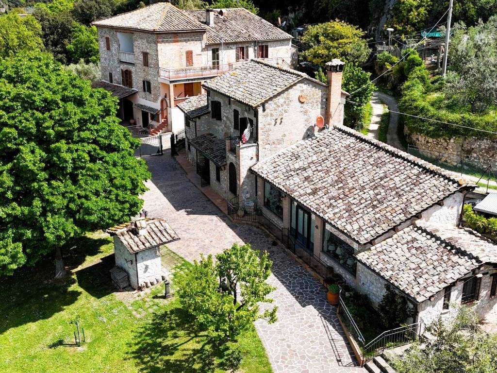 Rustico / casale a Calvi dell'umbria in Borgata Santa Maria Maddalena - Foto 2