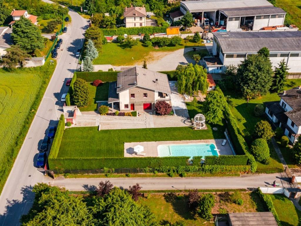 Villa a Robecco sul naviglio in Via Fratelli Bandiera, 31 - Foto 2