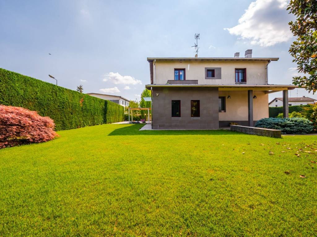 Villa a Robecco sul naviglio in Via Fratelli Bandiera, 31 - Foto 3
