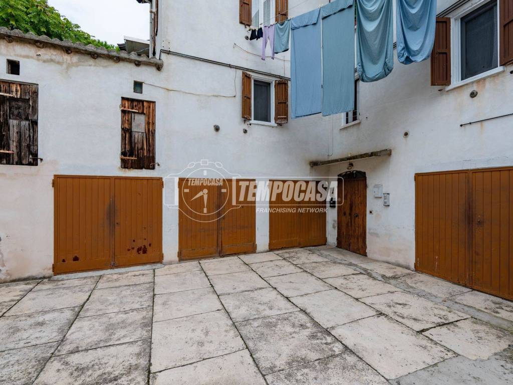Palazzo / stabile a Reggio emilia in Via Martiri della Bettola - Foto 2
