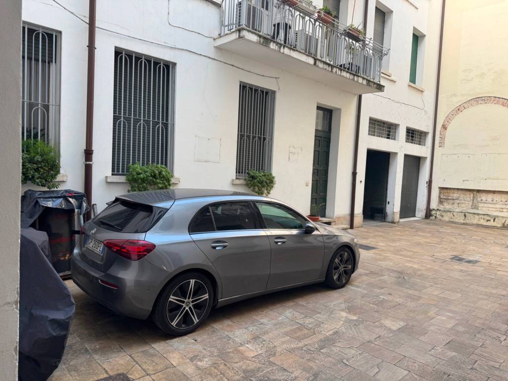 Appartamento a Verona in Via Leoncino, 30 - Foto 2