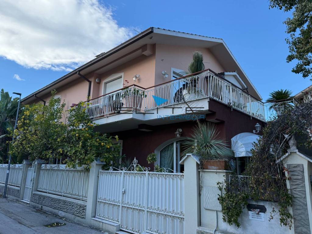 Villa a Montesilvano in Via Taro, 14 - Foto 3