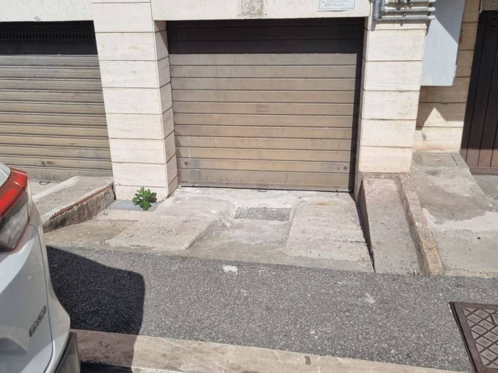 Box / garage a Terracina in Via Basilicata - Foto 2