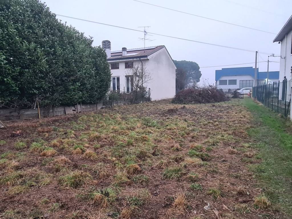 Terreno a Lonate ceppino in Via Vittorio Veneto, 161 - Foto 4