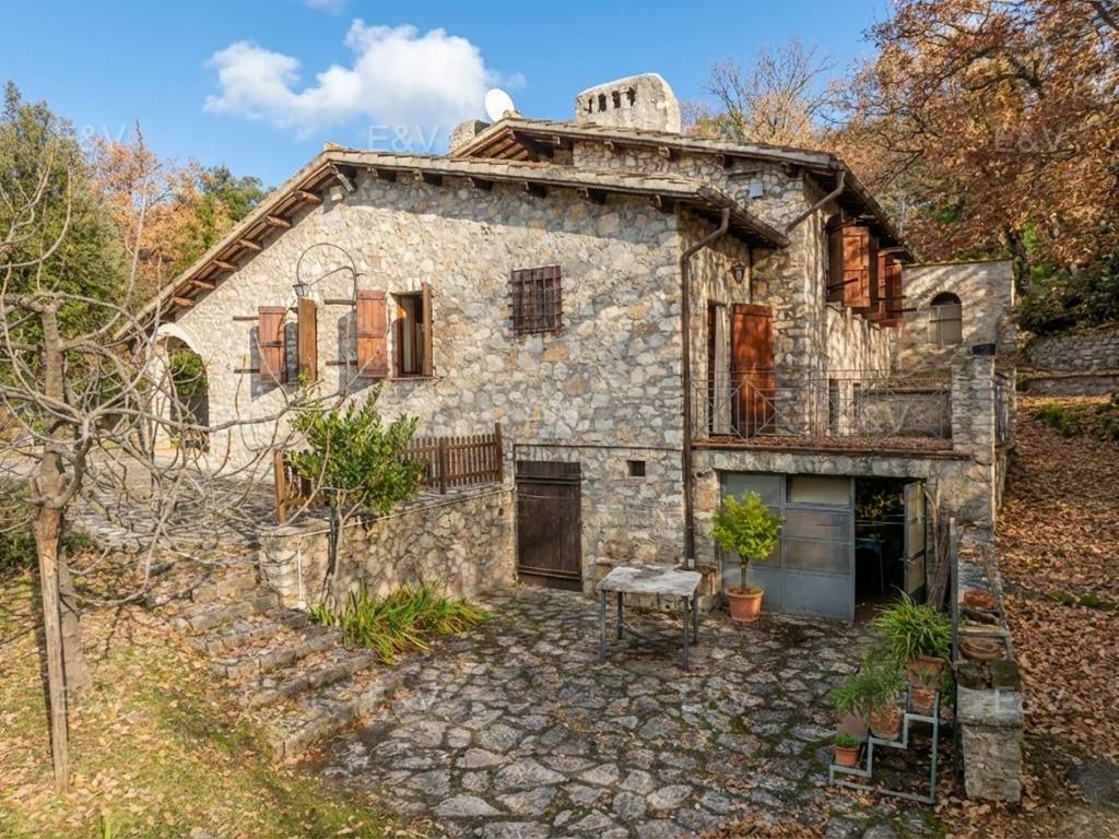 Rustico / casale a Campello sul clitunno in Via Nicola Landi - Foto 2