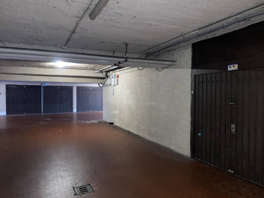 Box / garage a Bologna in Via Amedeo Lipparini, 1 - Foto 4