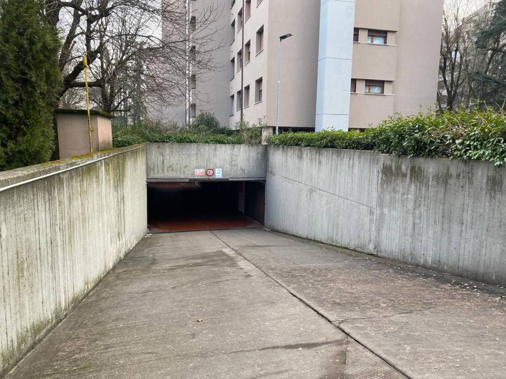 Box / garage a Bologna in Via Amedeo Lipparini, 1 - Foto 5