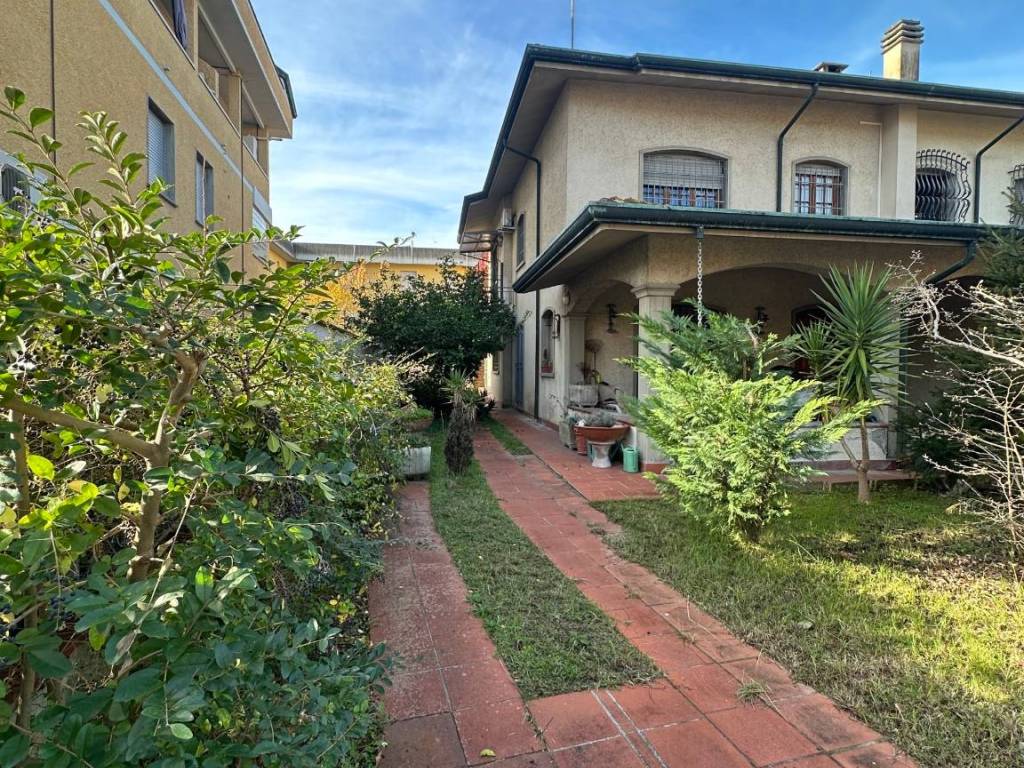 Villa a Viareggio in Via Mario Paolini, 14 - Foto 2