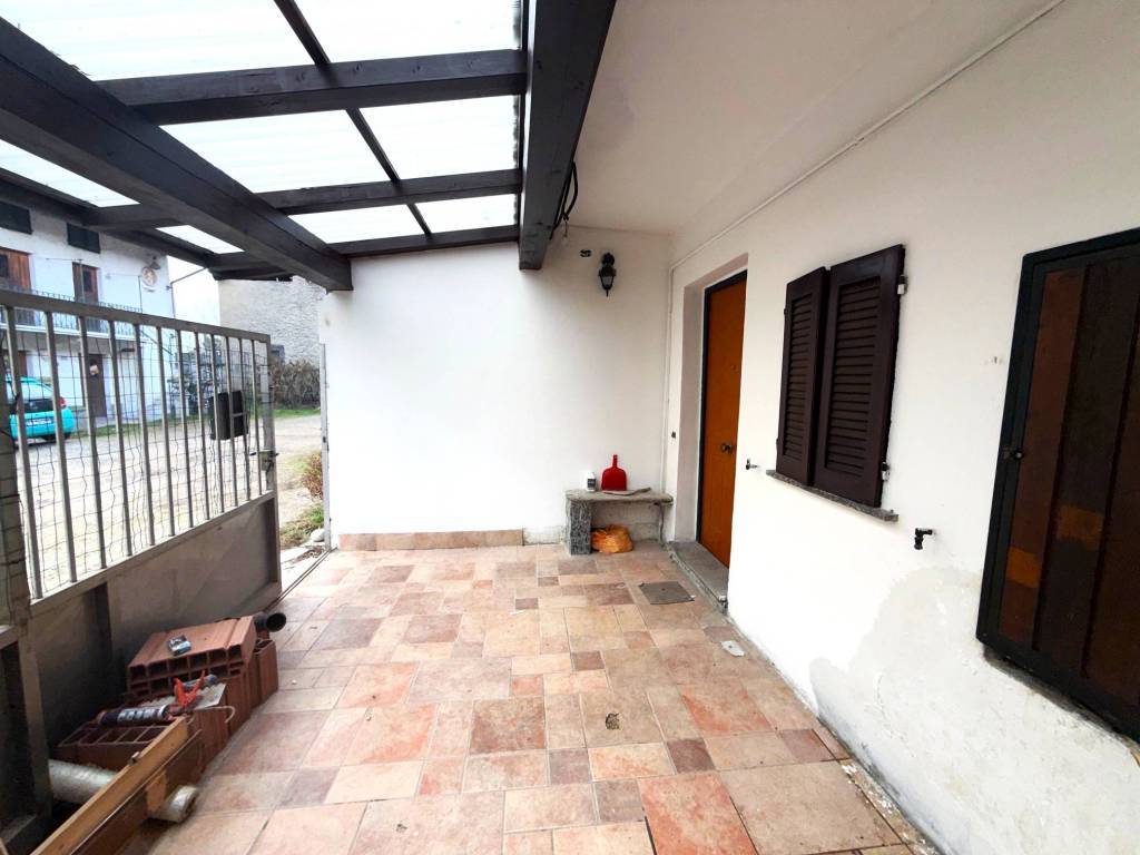 Villa a Castelletto sopra ticino in Via Caduti per la Libertà, 189 - Foto 2